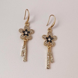 Women&#39;s Crystal Flower Dangle Drop Earrings