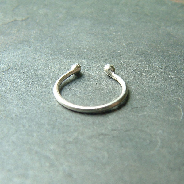 Simple Silver Ear Cuff Lightweight Single Thin Wire Earcuff, Earring for Women, Men, minimal jewelry gift, unique gifts