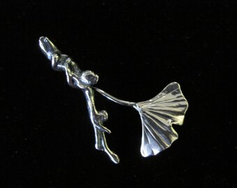 Pendentif botanique feuille de ginkgo en argent sterling sur branche