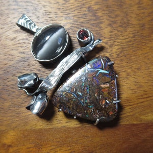 Boulder Opal Deva Anhänger: Sterling Silber Katzenauge Chrysoberyll Tulpe