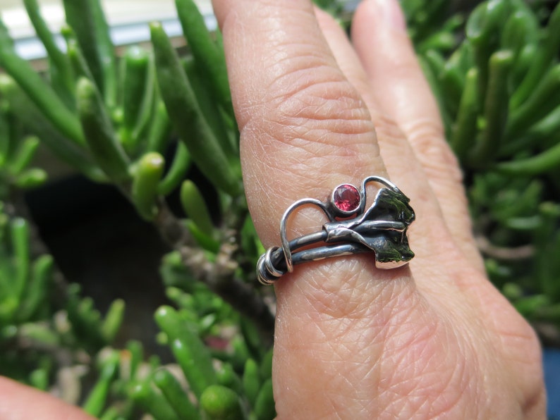 Sterling Silver Brutalist Calla Lily and Rhodolite garnet Spiral Adjustable Ring image 8