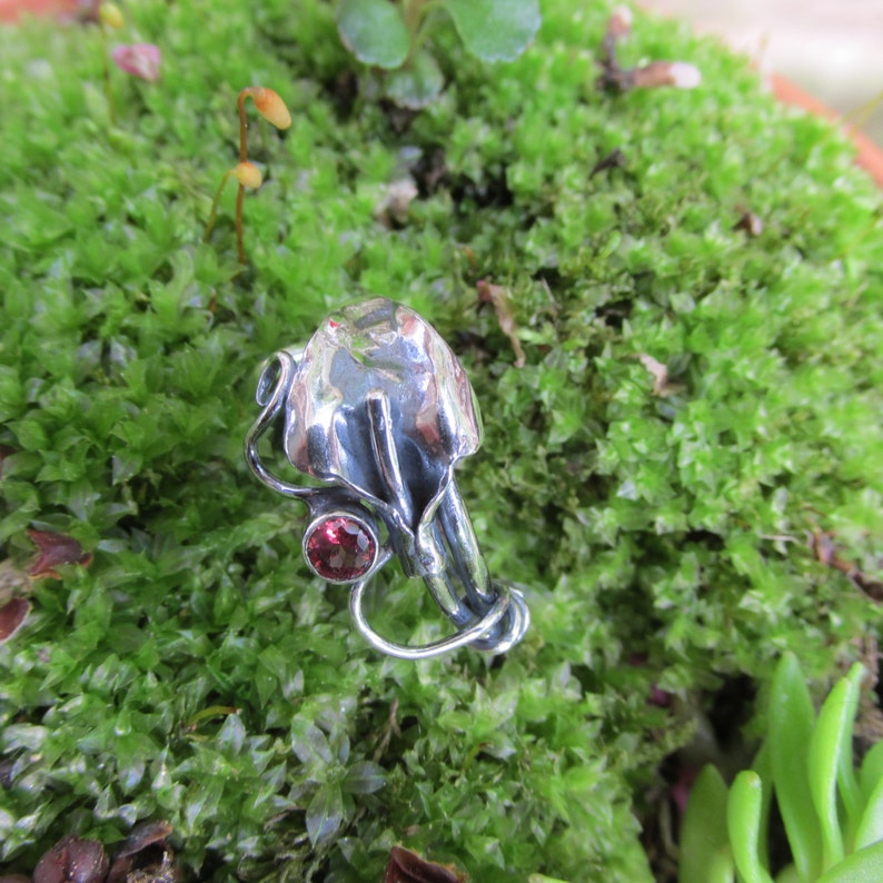 Sterling Silver Brutalist Calla Lily and Rhodolite garnet Spiral Adjustable Ring image 5