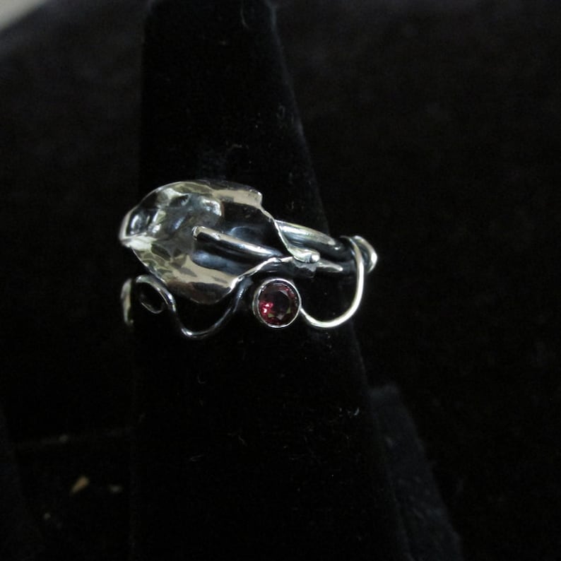 Sterling Silver Brutalist Calla Lily and Rhodolite garnet Spiral Adjustable Ring image 2