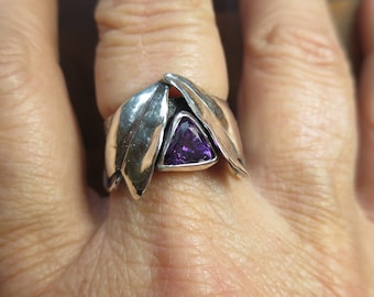 Textured Silver Caladium Leaf and Amethyst Trillion Size 6 Ring, Sterling Silver Brutalist Botanical Gemstone Ring