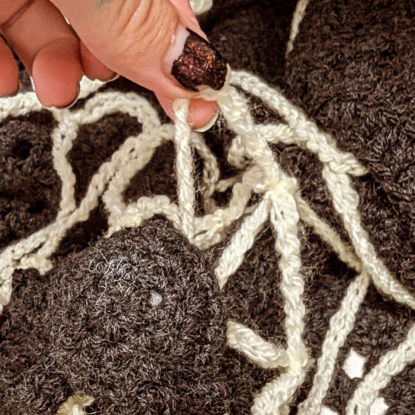 White Spider Web Pattern Print Hooded Blanket