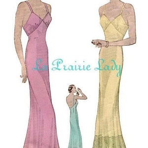 Puede incluir: Ilustración vintage de un patrón de costura que muestra a tres mujeres con vestidos largos de encaje sin mangas. Los vestidos son de color rosa, amarillo y azul verdoso. El patrón es de "La Prairie Lady".