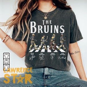 Bruins Walking Abbey Road Signatures ijshockeyshirt, Milan Lucic, Brad Marchand, Jeremy Swayman, David Pastrňák, Boston Vintage