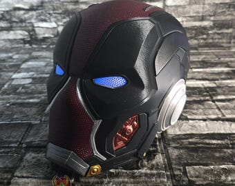 Casco blindado inspirado en Deadpool / Máscara de mercenario para fans (diseñada para usar) / Ojos magnéticos intercambiables y brillo UV / Accesorio de cosplay impreso en 3D