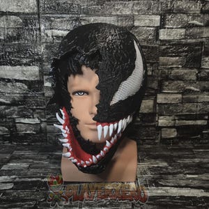 Venom Maske - 3D gedruckter Cosplay Helm, Symbiote Textur, Halbes Venom Design, detaillierte Zähne, schneller Versand