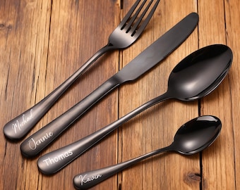 Ensemble de couverts personnalisés en acier inoxydable (4 pièces), élégants et raffinés, parfaits pour offrir ou pour un repas de fête. Un luxe moderne pour votre table, un cadeau idéal pour une pendaison de crémaillère.