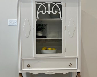 売却済み * 購入しないでください - 1920年代ジャコビアン様式の再仕上げ済み食器棚