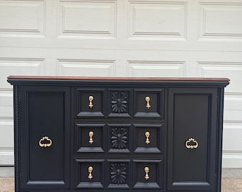 VENDIDO* No comprar - Aparador/credenza de madera maciza negra de Bassett