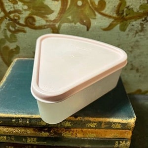 Vintage PINK Tupperware Pie Keeper w/ Lid 1799-14 Kitchen Serving Storage Glamping Trailer