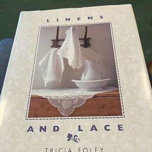 1990 Linens and Lace  Tricia Foley Vintage HB w/DJ Book Laces