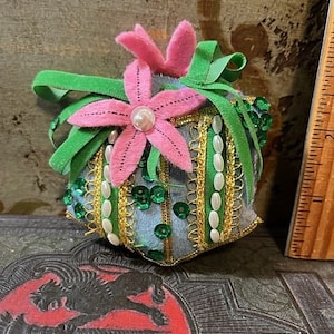 Pretty PRESENT FELT Vintage Christmas Handmade Ornament Sequins Beads Decoration