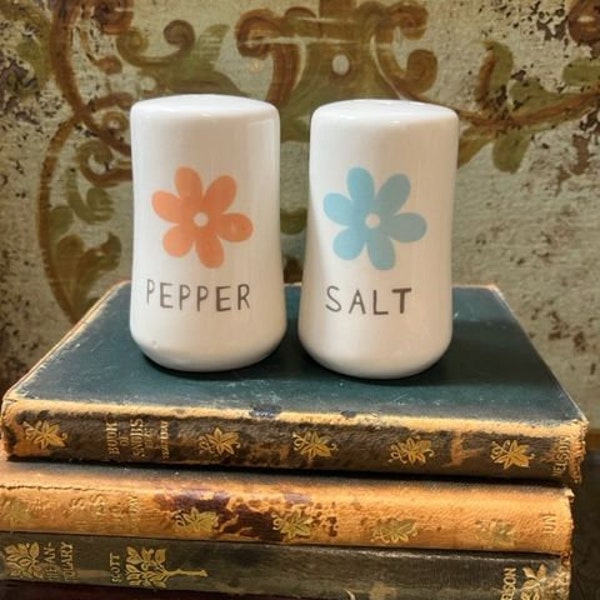 Super Cute Flowers Salt and Pepper Shakers Ceramic