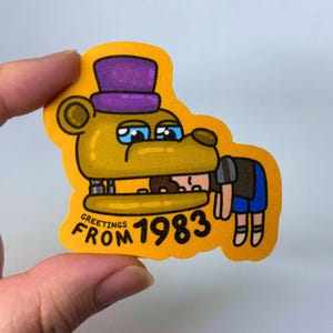 Sticker Fredbear « Salutations de 1983 », sticker pour ordinateur portable, sticker bouteille d'eau, sticker skateboard, papeterie rigolote, cadeau de joueur, FNAF