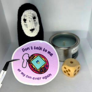 Adesivo meme Tamagotchi, regalo per lui, regalo per lei, regalo per loro, compleanno, adesivo per laptop, cancelleria divertente, adesivo meme, videogiochi