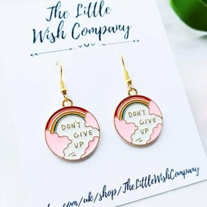 Pendientes "No te rindas", divertidos pendientes colgantes con mensaje de ánimo, pendientes colgantes con mensaje de afirmación, regalo de positividad, joyas motivacionales, afirmación