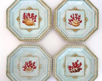 Vintage Zrike Everyday 'barok' dinerborden aan zee van Lisa Levy - achthoekige keramische borden met verhoogd koraal en schelp, set van 4