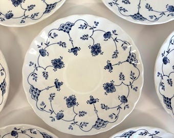Vintage Churchill England Finlandia Blaue und weiße Untertassenplatte | Georgian Collection Swirl Rim Ersatzgeschirr | Wird einzeln verkauft