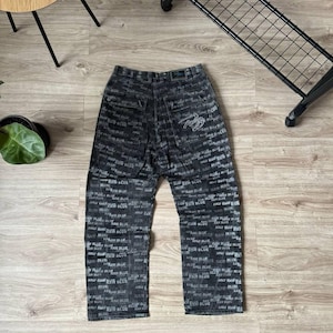 Jean baggy monogrammé Jnco vintage bleu brut de l&#39;an 2000 de style Jnco, taille 34