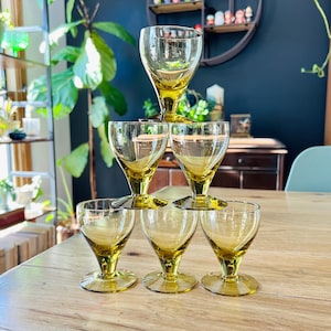 Set mit 6 Vintage Bernstein Gläsern