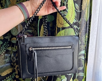 Rebecca Minkoff: Bolso bandolera Avery de piel saffiano negra con correa de cadena
