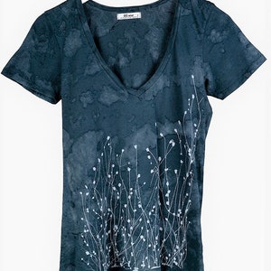 Top de algodón orgánico con cuello en V: teñido anudado índigo, estampado de amapolas, talla XS, envío gratuito a EE. UU.