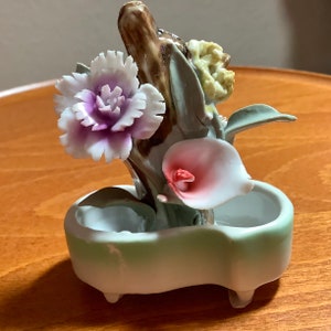 Flower Figurine | 3” tall 2” long | Flowers | Vintage | Excellent condition