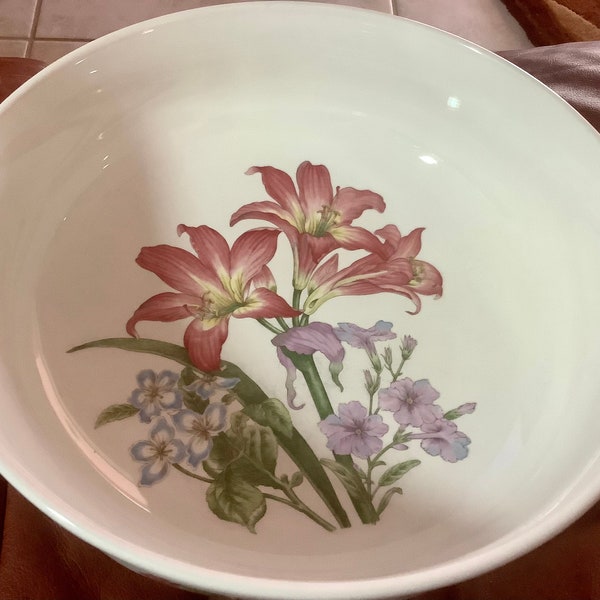 Casual Gormet Noritake Gourmet Garden Iris Freezer to Oven Bowl | 9.75” diameter 3” deep | Excellent Like New Condition