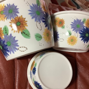 Blue Gold Floral on White Ceramic Nesting Bowls | Set of 3 | 5.5, 5 and 4.5” diameter | Great condition