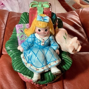 Fitz & Floyd “Old Fashioned Christmas “ Ceramic Covered Bowl/Candy Dish | 5.5” tall and wide | Beautiful condition