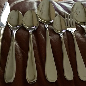 Vintage Oneida Stainless Steel Flatware | 8 pieces | Excellent Condition