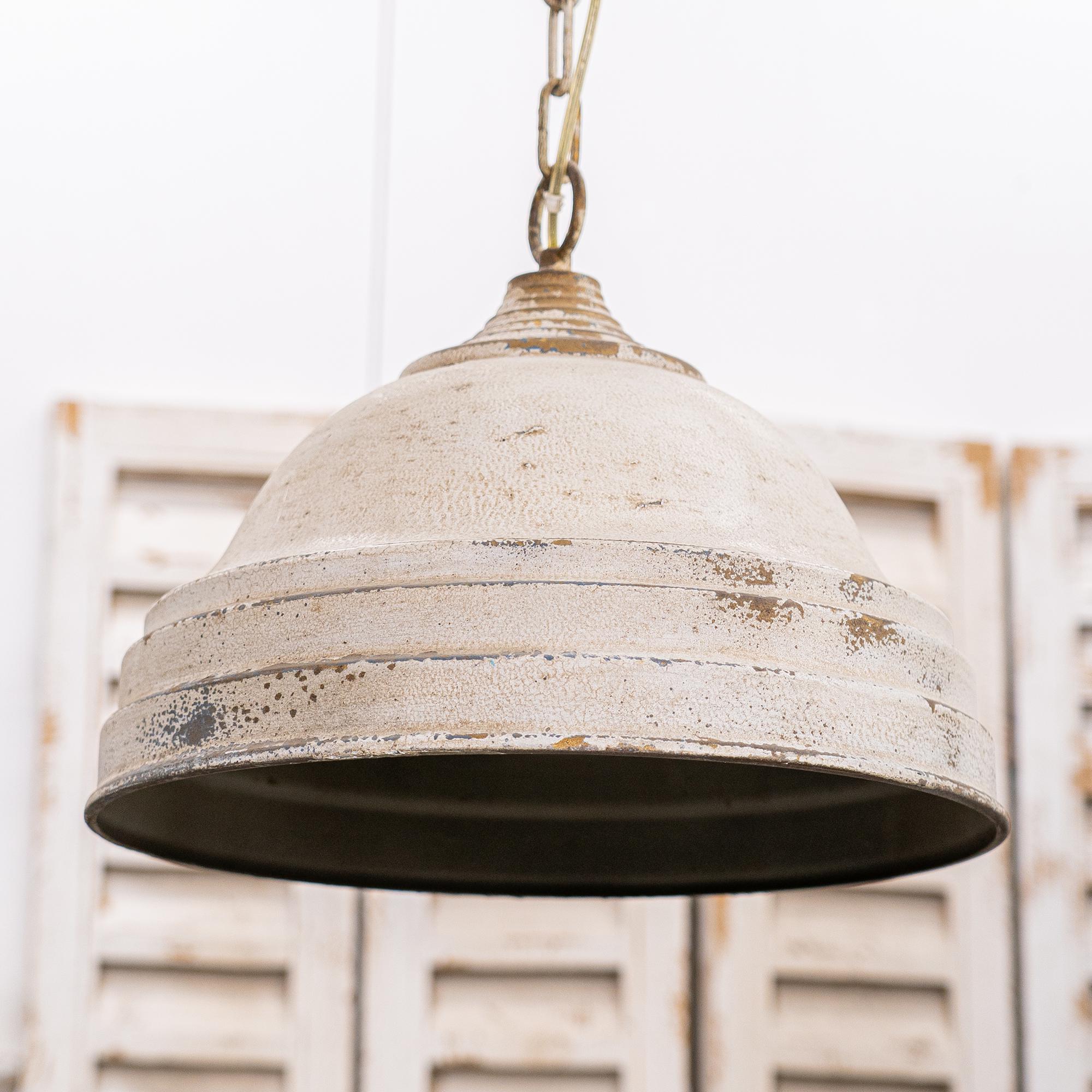 ヴィンテージ風のホワイトドームペンダントライト、キッチンや