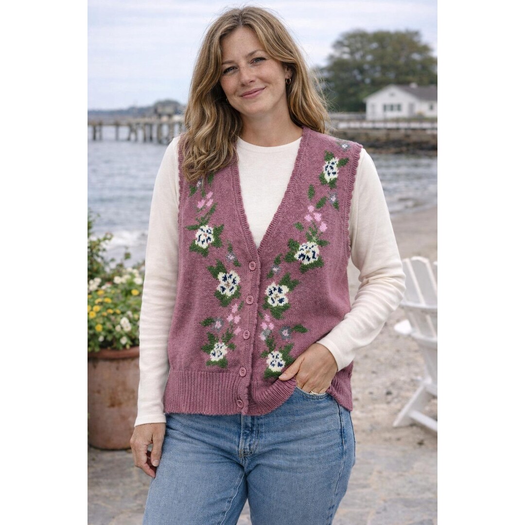 New Attitude Mauve African Violets Floral Knit Sweater Vest Womens