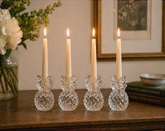 Juego de 4 portavelas pequeños de cristal con forma de piña de Williams-Sonoma, transparentes.
