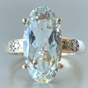 Aquamarine cocktail ring 9 carat gold Pale Blue Oval Aquamarine of 2.46 carats Ring size UK N  US, 6.75 sizable