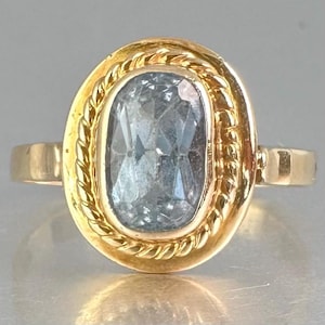 Vintage Blue Spinel Ring set in 14 carat Solid Yellow Gold  Blue Gemstone Ring, Engagement ring Cocktail Ring 1970s Sizeable UK M, US 6.25