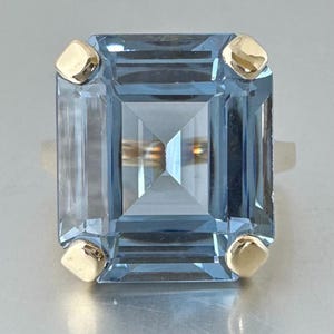 Vintage 16 carat Blue Spinel Ring 9ct Solid Gold Ring Cocktail Ring Engagement ring Hallmarked 1961/2 London England Size UK O US 7 sizeable