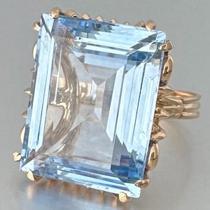 Vintage Blue Spinel Cocktail Ring 18ct Solid Gold Ring Circa 1960s Size UK O.5 US 7.25
