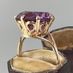 Vintage 8 ct Alexandrite Ring Set in 9 ct Solid yellow gold Purple Solitaire Unique stunning setting Cocktail Ring Size US 78, UK Q sizeable