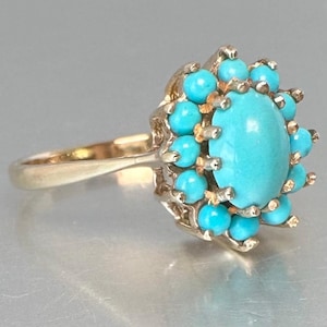 Vintage turquoise cluster ring 9ct Gold Hallmarked 1966. Ring Size R.75 US 5.8.75 Sizable