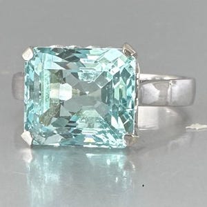 Vintage 5.09 carat Aquamarine Ring in 18 carat White Gold | One-of-a-kind Fine Estate Jewellery | Statement Ring | Size US 7.5, UK P sizable