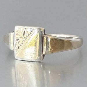 Vintage gold signet ring 9ct gold plated silver size N US 6.75 Coming of age ring Graduation C 1970s vermeil silver gilt Pinkie signet ring