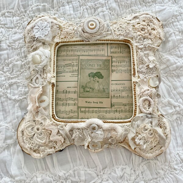 Gorgeous! Vintage ANTIQUE Lace Frame! Shabby Design!