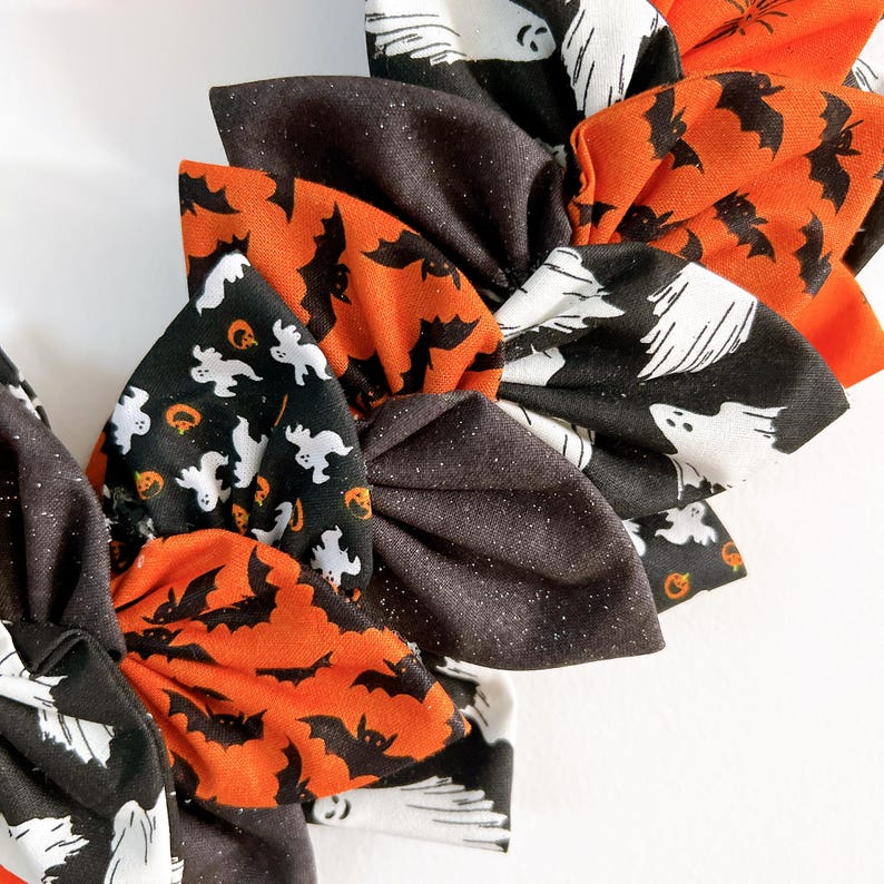 Fabric leaves of the finished wreath