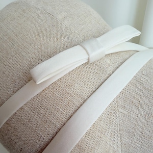 Elegante cintura da sposa con piccolo fiocco | Un classico intramontabile | Cintura in raso per abito da sposa | Cintura da sposa realizzata a mano