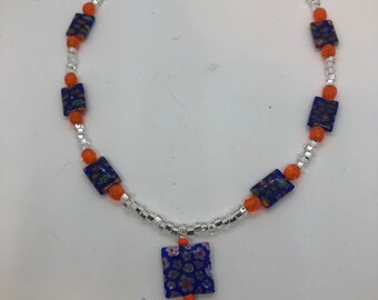 Collier de l'équipe de Gators orange et bleu de l'Université de Floride. Perles de millefiori bleues et rocailles en cristal