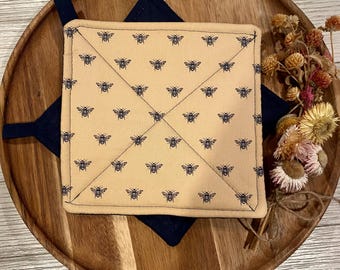 Handgemachte Topflappen mit Bienen Print - hitzebeständiger Baumwolluntersetzer